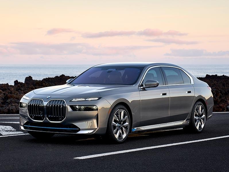 BMW i7